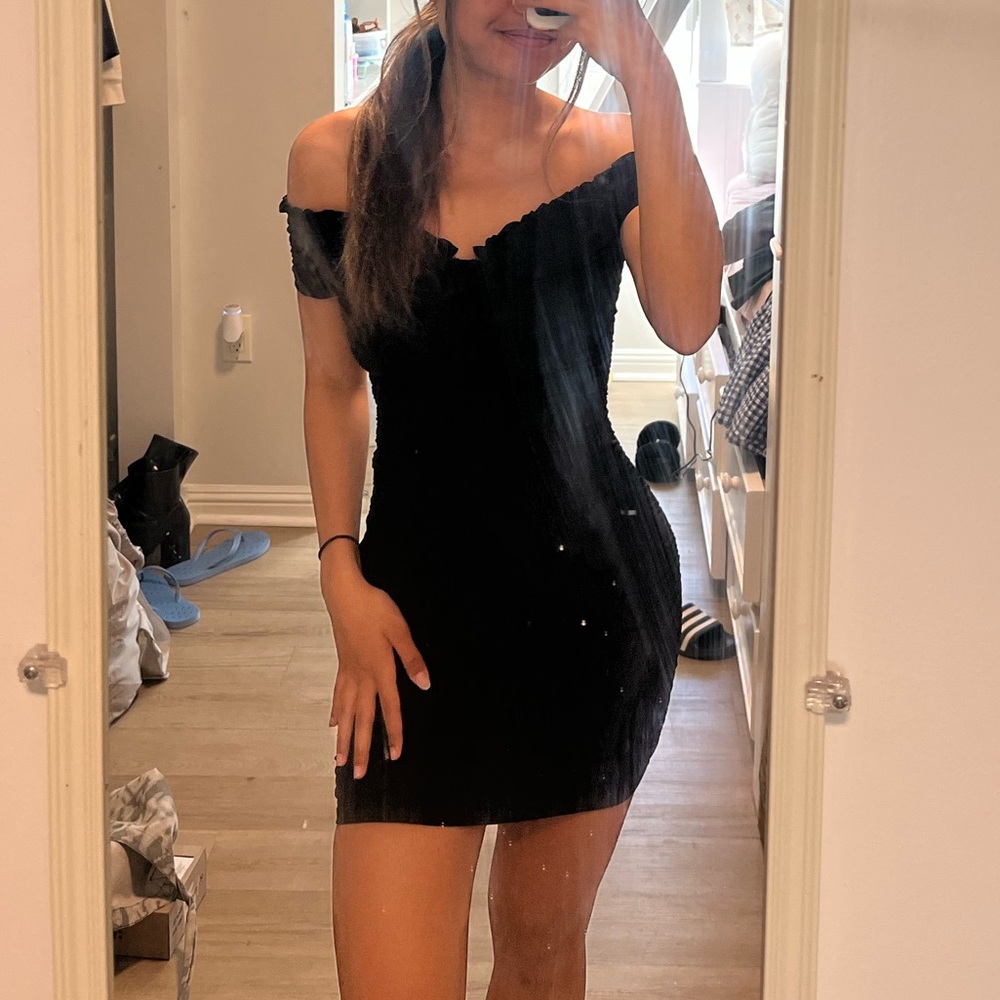 Windsor black ruched off the shoulder mini dress | Size XS